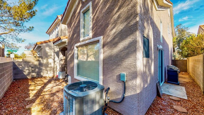 Building Photo - "Charming Las Vegas Retreat: 2-Bed Oasis o...