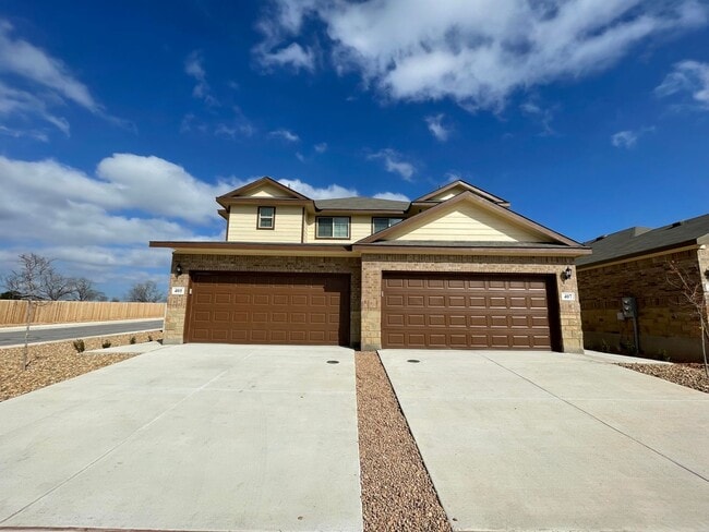 Building Photo - Fantastic Two-story Duplex with a huge bac...
