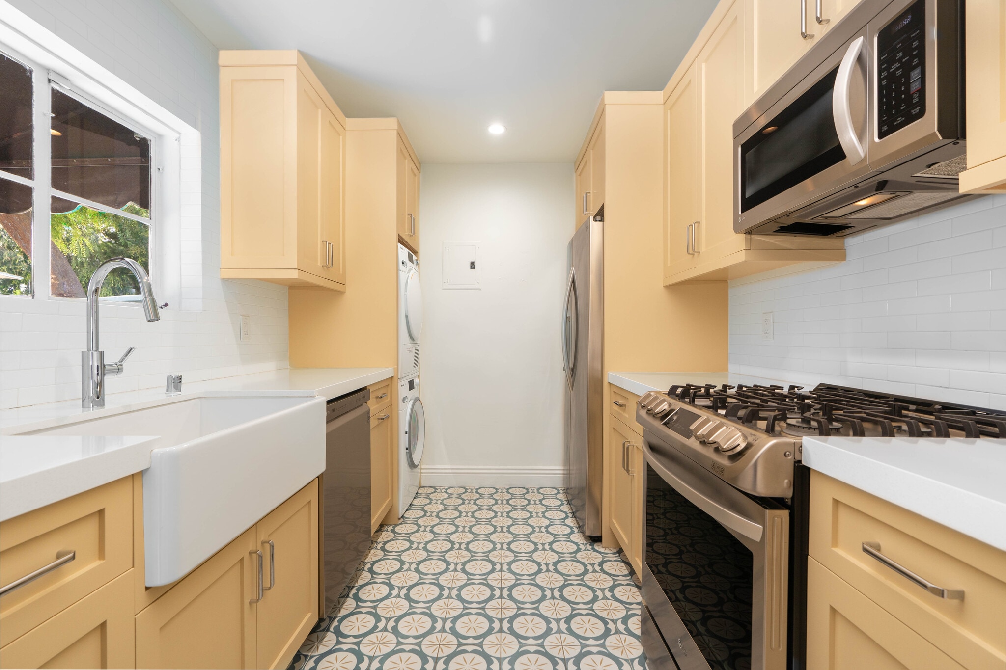 Building Photo - 5161 Village Grn