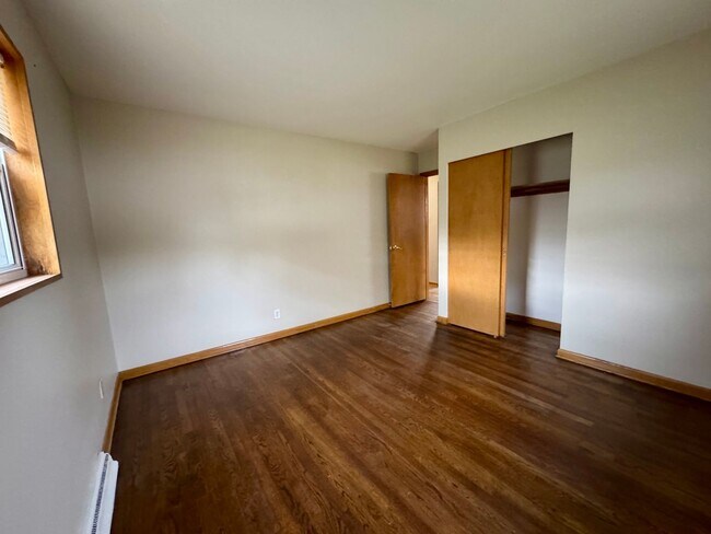 Building Photo - 3952 S 43rd St