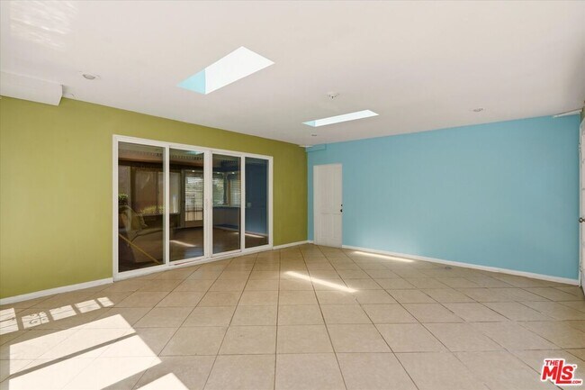 Building Photo - 4131 Mantova Dr