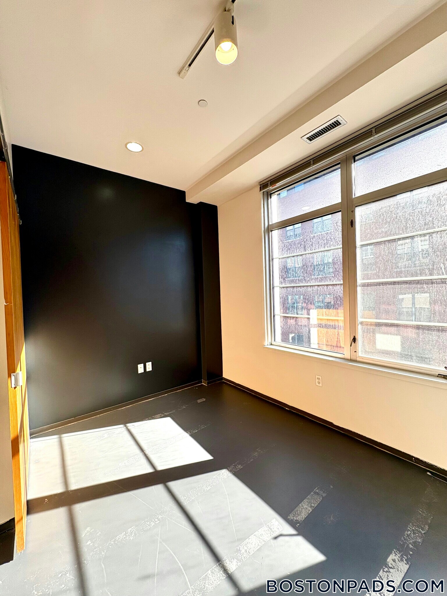 Building Photo - 160 E Berkeley St