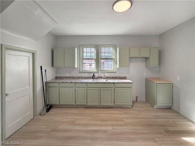 Building Photo - 1213 Plum St