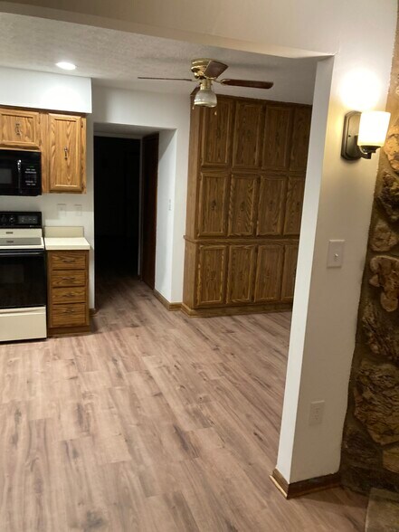 Kitchen and dinette - 23 Hedgerow Ln
