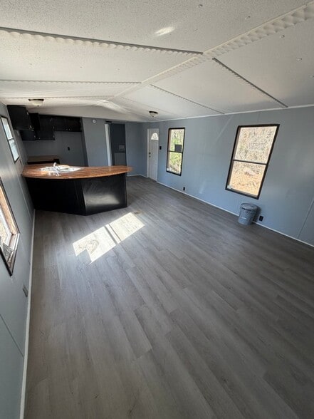 Building Photo - 2528 Pinnacle Dr