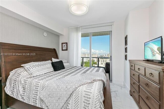 Building Photo - 300 Sunny Isles Blvd