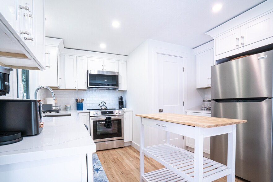 Building Photo - 176 Palmer Ave