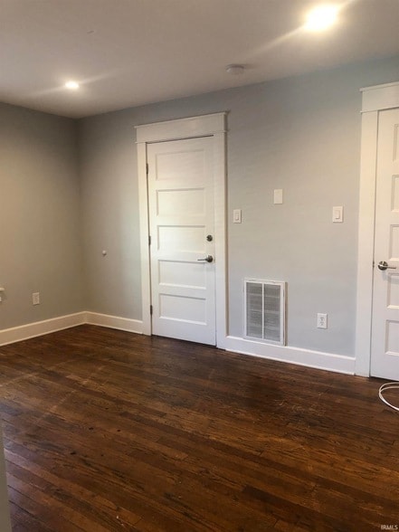 Building Photo - 729 E Hunter Ave