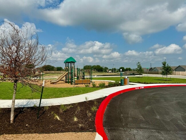 Building Photo - Modern 4-Bedroom Home with Community Pool ...