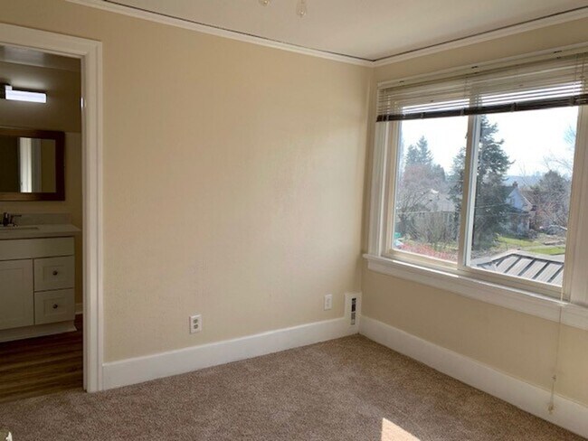 Building Photo - Remodeled 3 Bedroom Home-Duplex in Loyal Heights READY FOR MOVE IN NOW at $3875!
