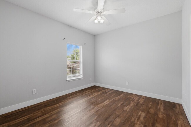 Building Photo - 239 Navarro Dr