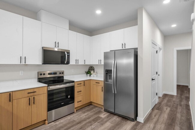 Building Photo - New Construction Luxury Townhome - Bright & Sunny End Unit