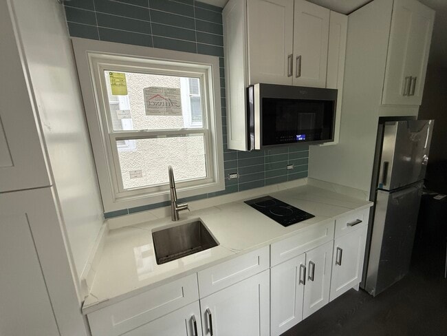 Building Photo - 1918 Noyes St