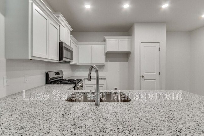 Building Photo - 11613 Mackenzie Wy