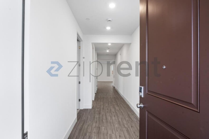 Building Photo - Unit