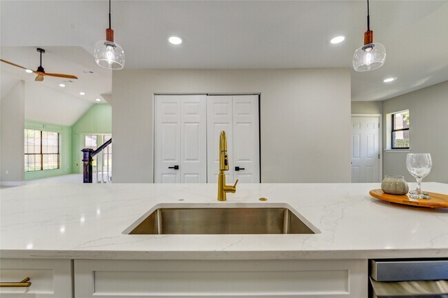 Building Photo - 1901 Canyon Creek Ct