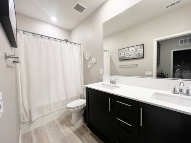 Building Photo - 1096 Delpy View Point