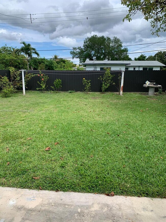 Building Photo - 19121 NE Miami Ct