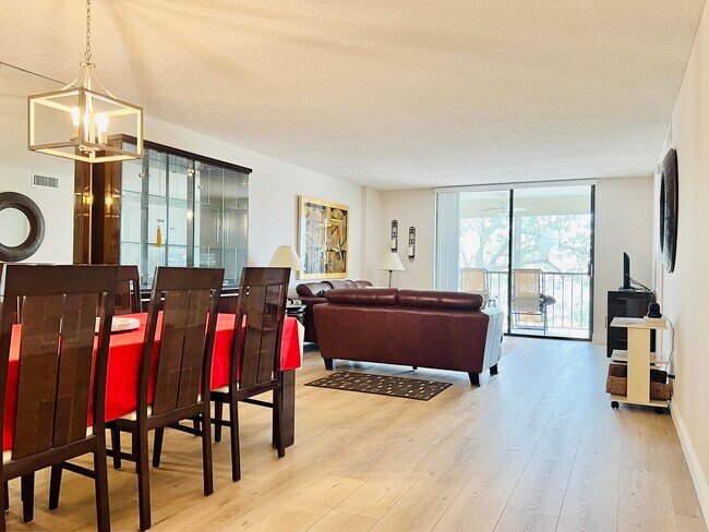 Building Photo - 4725 Lucerne Lakes Blvd E