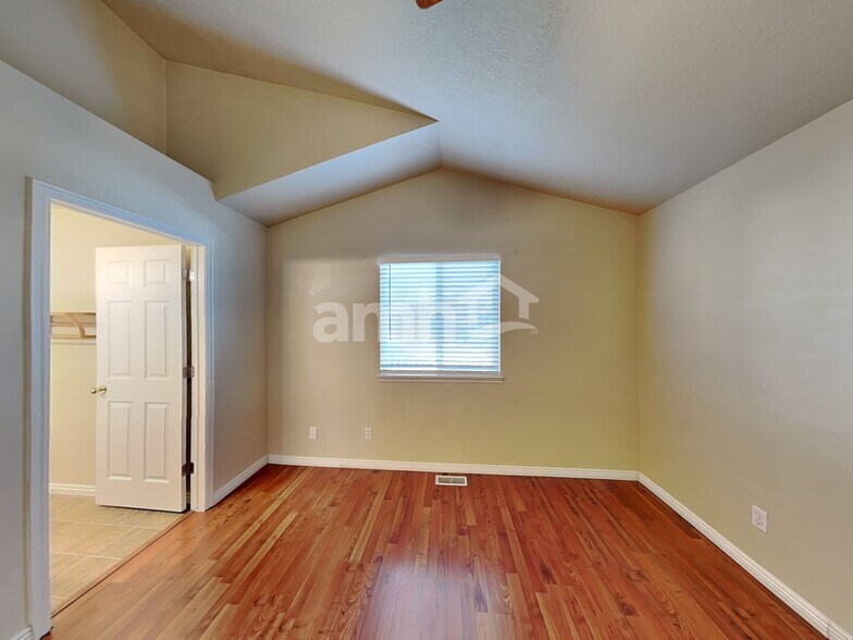 Building Photo - 3595 S Feulner Dr