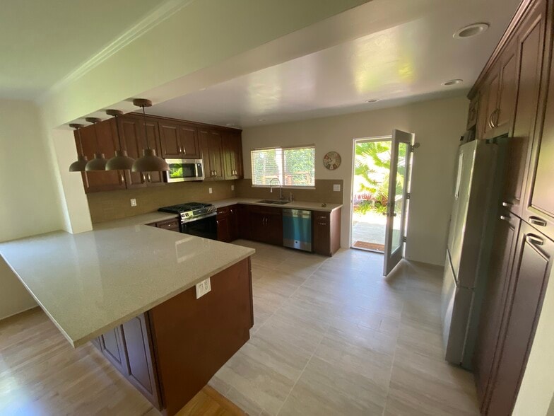 Kitchen3 - 1057 E Main St