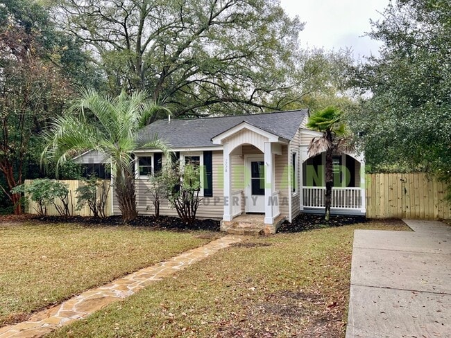 Building Photo - 2728 Holt Dr