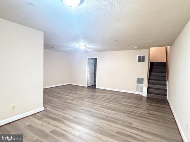 Building Photo - 225 Deer Meadow Ln