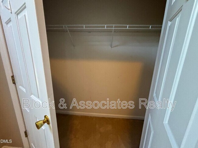 Building Photo - 337 Americana Dr