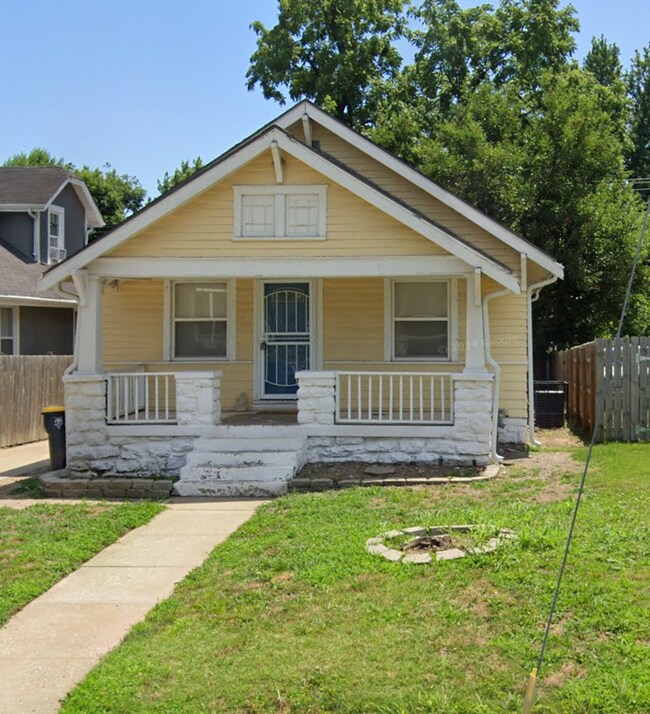Primary Photo - 5035 E 6 St