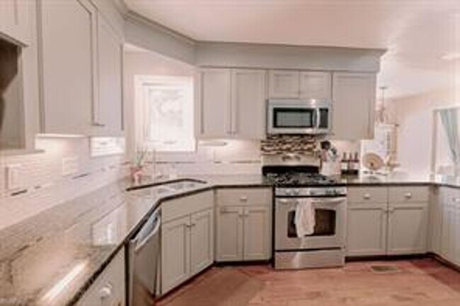 Building Photo - Gorgeous 4 bed, 3 bath in Great Bridge!