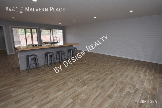 Building Photo - Fully Renovated Eastside 3 Bed 2 Bath + Fl...