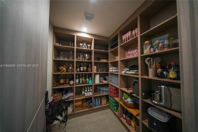 Building Photo - 7520 W Treasure Dr