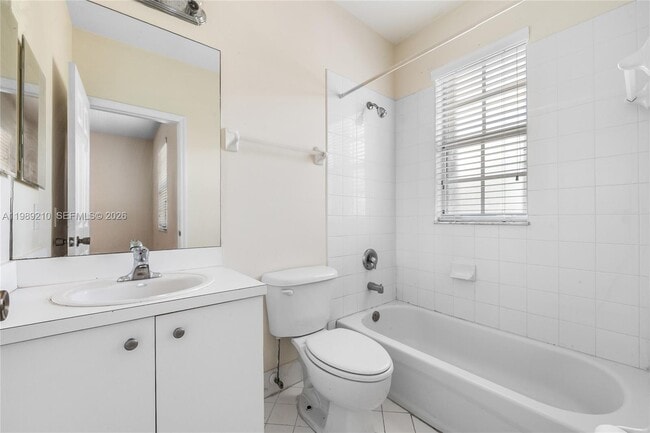 Building Photo - 3360 NE 14th Dr