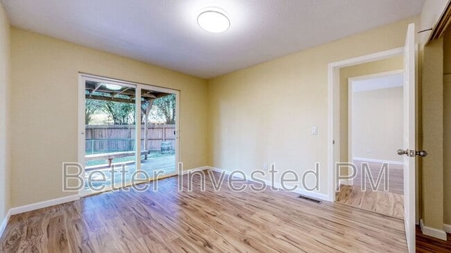 Building Photo - 580 Pomo Dr