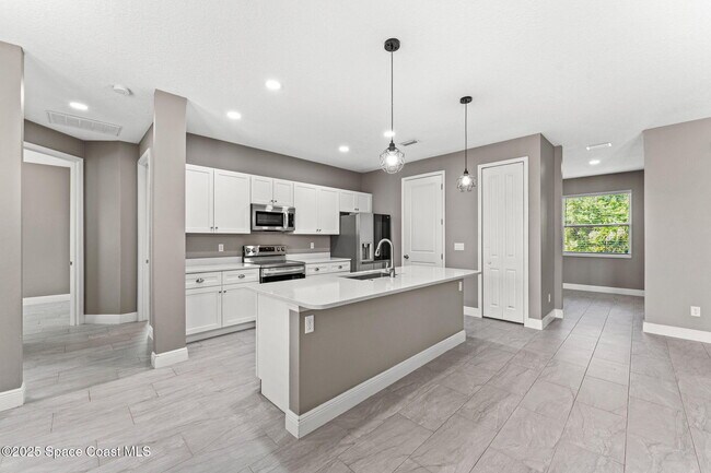 Building Photo - 295 San Marino Rd SW