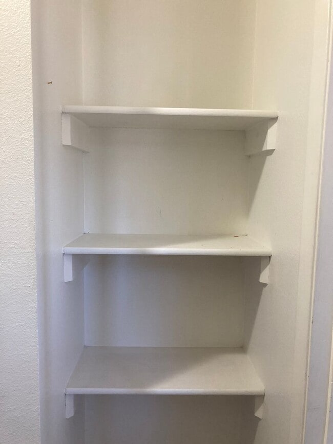 Building Photo - Beautifully Renovated 2-Bed, 2-Bath Condo – 1,020 sq. ft.  Pool and clubhouse plus lots more!