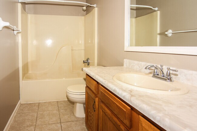 Building Photo - 3 Bedroom Ranch with Pond View in Pike Township