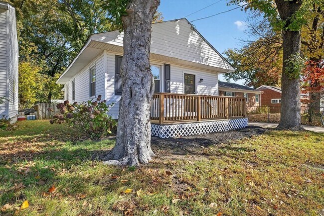 Building Photo - 830 Westwood Ave