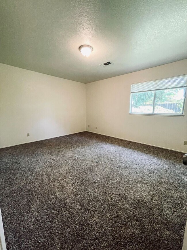 Building Photo - Remodeled Home in Starview Subdivision