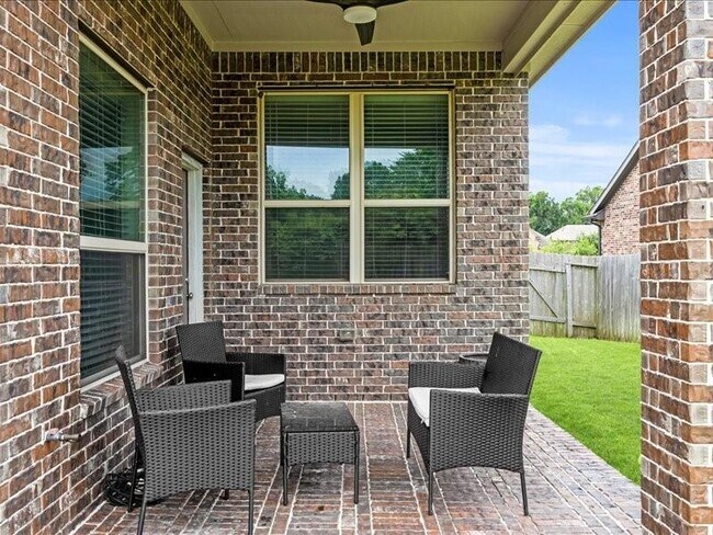 Building Photo - 1614 Mahan Dr
