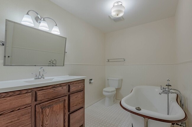 Building Photo - 3310 Tanglewood Ln