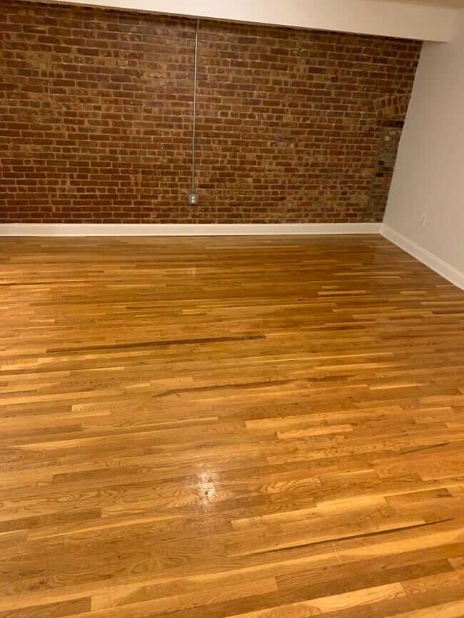 Building Photo - 418 Madison St
