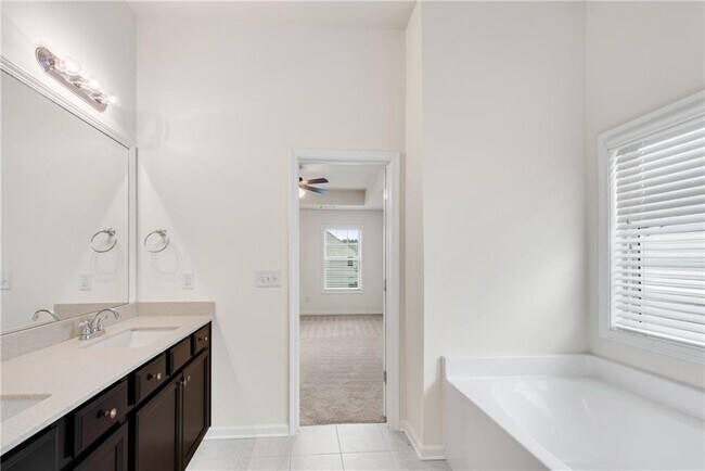 Building Photo - 4920 Breezewood Cir
