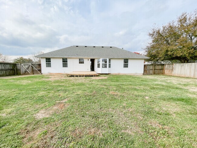 Back Yard - 704 N Cottonwood Ave