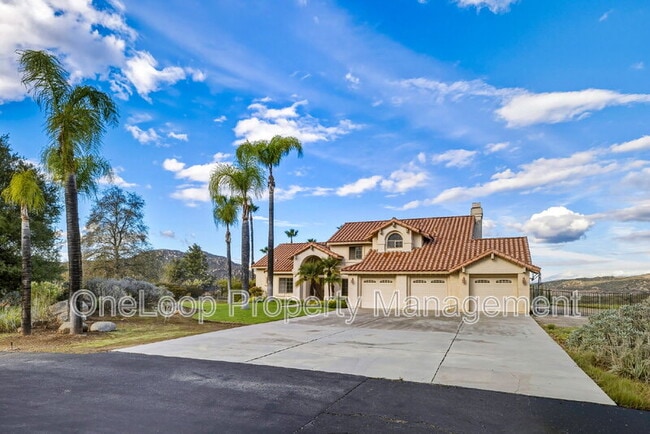 Building Photo - 493 Summerhill View