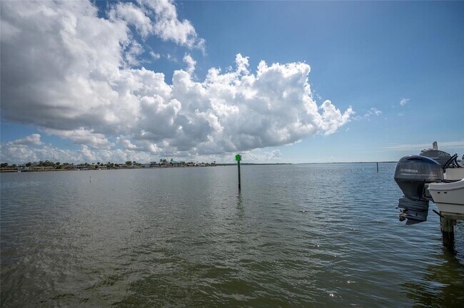 Building Photo - 1375 Beach Rd