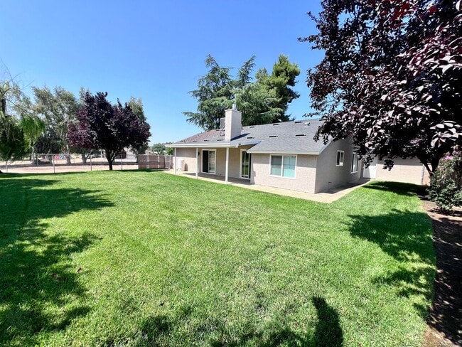 Building Photo - $2,850 Shaw & Academy 4 Bedroom / 2 Bathro...