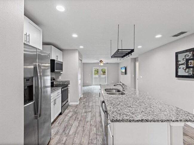 Building Photo - 1238 Vista Way