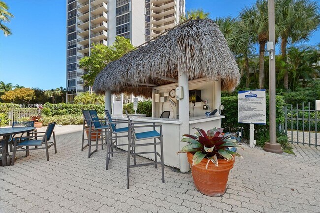 Building Photo - 18151 NE 31st Ct