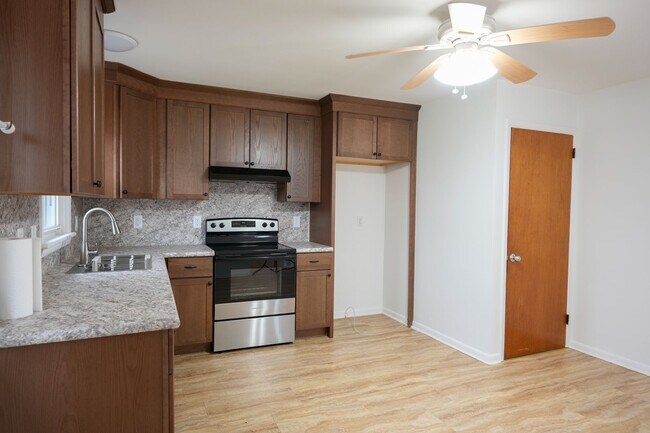 Building Photo - 2305 River Rd